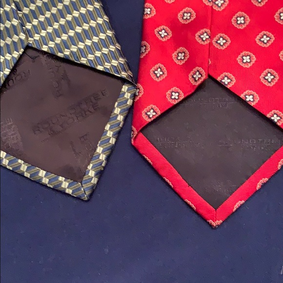 Two Roundtree & Yorke All Silk Handmade Necktie - Picture 8 of 8